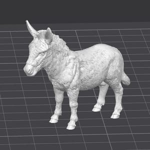 Op de afbeelding: Een gedetailleerd, driedimensionaal model van een ezel, weergegeven in een neutrale, lichtgrijze kleur. De sculptuur heeft getextureerde vacht en realistische anatomische details, waaronder oren, een staart en hoeven. De ezel staat op een rasterachtergrond.
