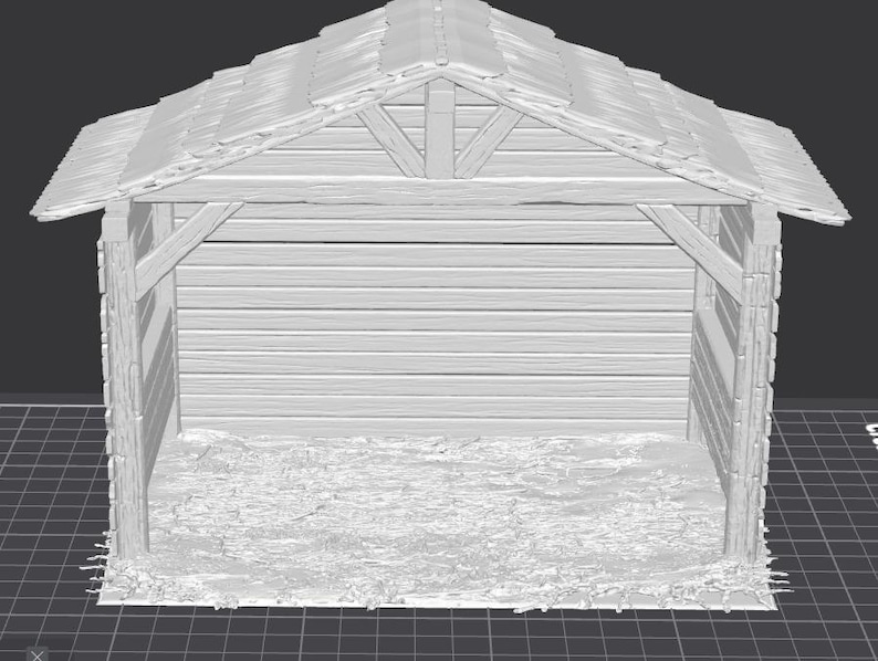 Op de afbeelding: Een grijswaarden houten stal met een zadeldak. De structuur heeft horizontale houten planken voor de muren en een met hooi bedekte vloer. Het dak is gemaakt van overlappende houten shingles.