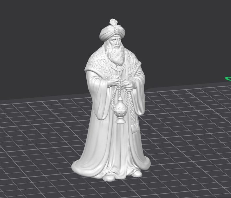 Op de afbeelding: 3D-geprinte beeldje van een man in traditionele Midden-Oosterse kledij. De figuur draagt een tulband en een lange jurk en houdt een wierookvat vast. Het beeldje is wit en staat op een raster.