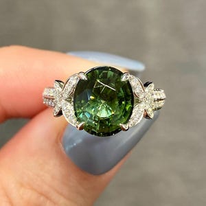 Hermoso diseño de anillo de turmalina verde en plata de ley 925, anillo de turmalina verde vintage, regalo para ella, anillo de turmalina vintage, anillo de bodas