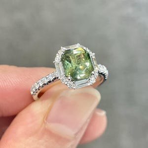 Anillo de turmalina verde macizo hecho a mano en plata de ley 925 con forma de cojín, anillo de compromiso con halo, regalo de aniversario, regalo de novia para ella
