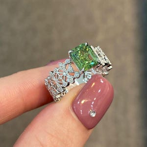 Anillo vintage de turmalina verde en plata de ley 925, anillo de compromiso, boda, aniversario, anillo de turmalina verde, hermoso anillo verde.