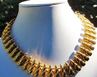 Anne Klein vintage Gold Shell necklace