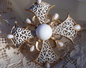 Trifari White Maltese Vintage Brooch