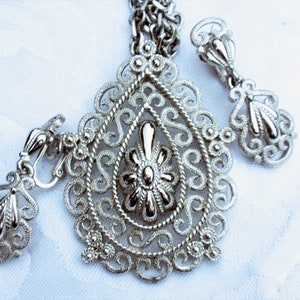 Trifari 70s filigree teardrop silver tone pendant and earrings