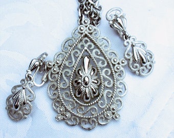 Trifari 70s filigree teardrop silver tone pendant and earrings