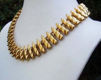 Anne Klein vintage Gold Shell necklace