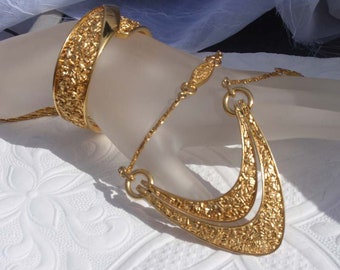 Trifari 2 pc 70's Confetti Necklace and Bracelet gold tone