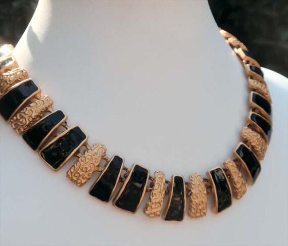 Anne Klein Necklace Articulatd Enamel black and go