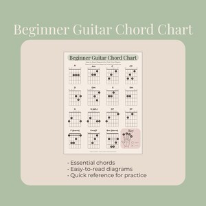 Może przedstawiać: Biały ceramiczny kubek z czarnym uchwytem i napisem "But First, Coffee" czarną, odręczną czcionką. Kubek stoi na białej powierzchni.