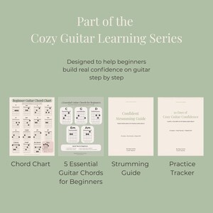 Puede incluir: Un conjunto de materiales para aprender a tocar la guitarra, que incluye un gr&aacute;fico de acordes, una gu&iacute;a de acordes esenciales, una gu&iacute;a de rasgueo y un rastreador de pr&aacute;ctica. El texto dice "Cozy Guitar Learning Series".