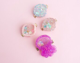 resin shaker clip.  Seashell shaker clip. Octopus resin clip