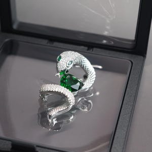 Emerald Snake Brooch，Colombian Muzo Green Gemstone Pin， Vintage Victorian Jewelry，Luxury Serpent Gift for Women & Men