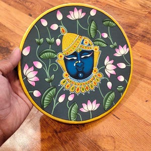Kamal Talai Pichwai mukharvind of Lord Shrinathji made on round wooden plate
