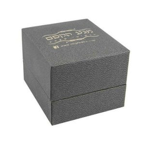 May include: A gray textured box with the text "מגניב סקס" and "MY JEWELRY" in gold lettering. The text also includes the website "www.myjewelry.com".