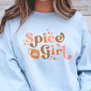 パンプキンスパイスラバー スウェットシャツ：心地よい秋のコーヒークルーネック