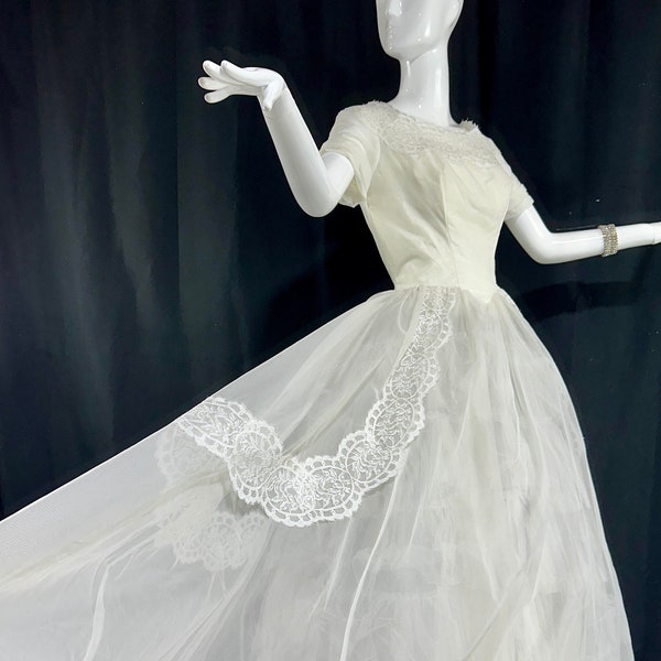 vintage 1950s wedding dress, white 50s cupcake full length, full skirt evening ball gown