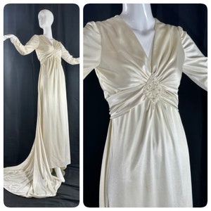 Vintage wedding dress gown / MARY BURNS 1970s candlelight white jersey knit beaded gown with train / Long sleeves / 34 bust