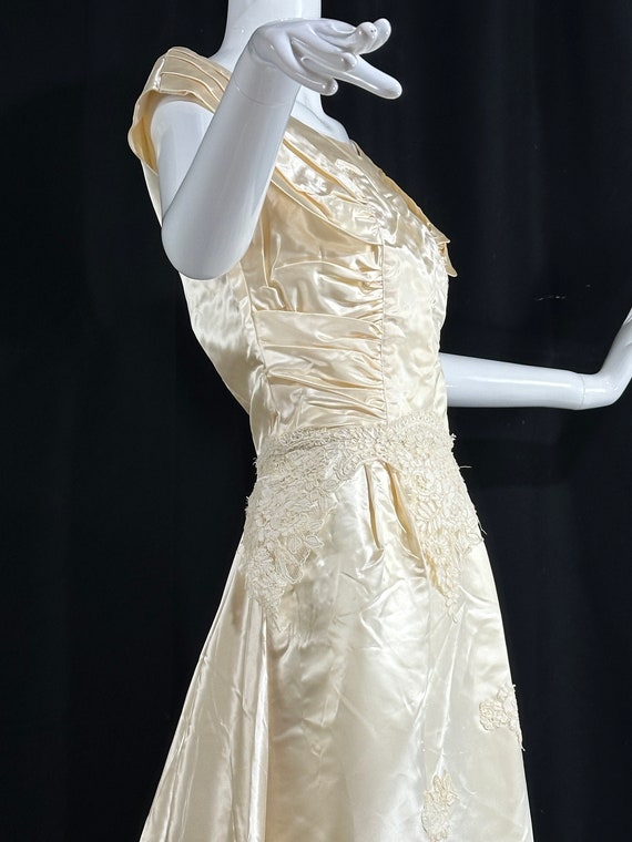 vintage 1940s wedding dress, Candlelight shiny si… - image 6