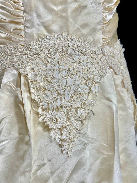vintage 1940s wedding dress, Candlelight shiny si… - image 8