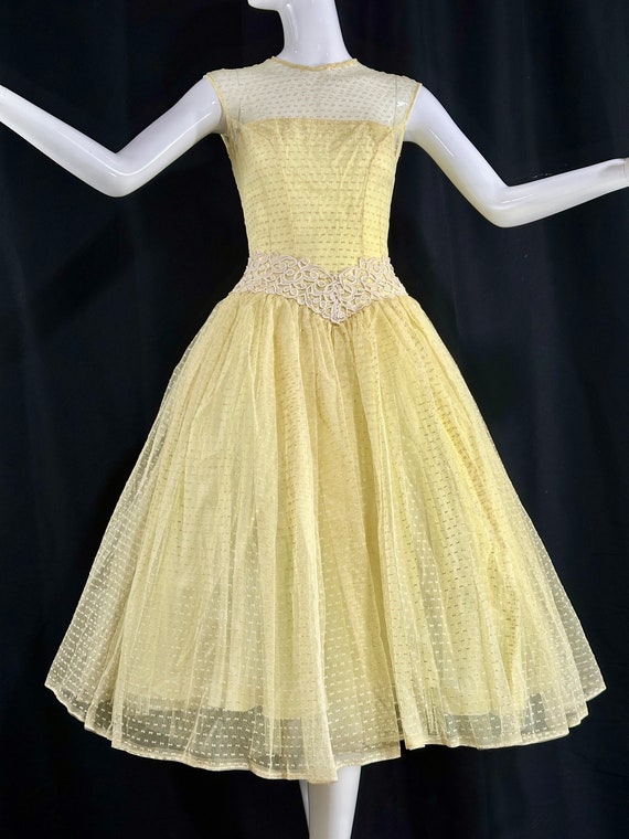 vintage 1950s prom dress, Sunny pale yellow swiss… - image 9