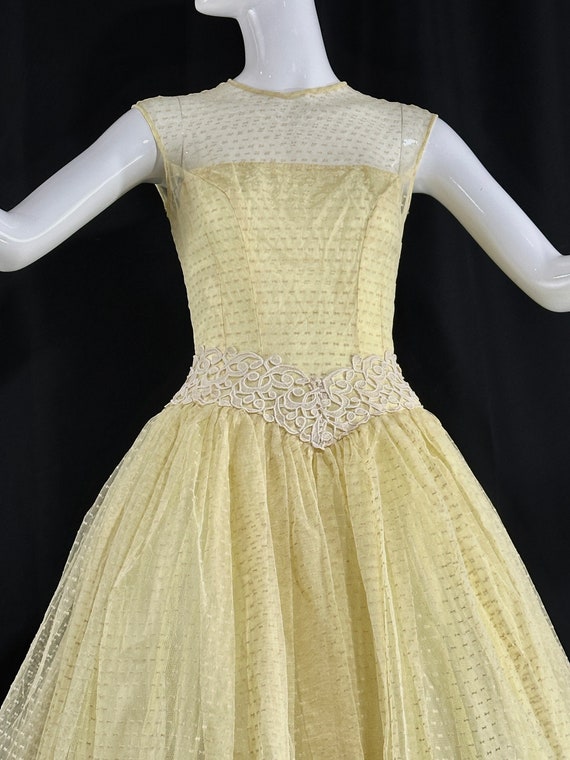 vintage 1950s prom dress, Sunny pale yellow swiss… - image 4