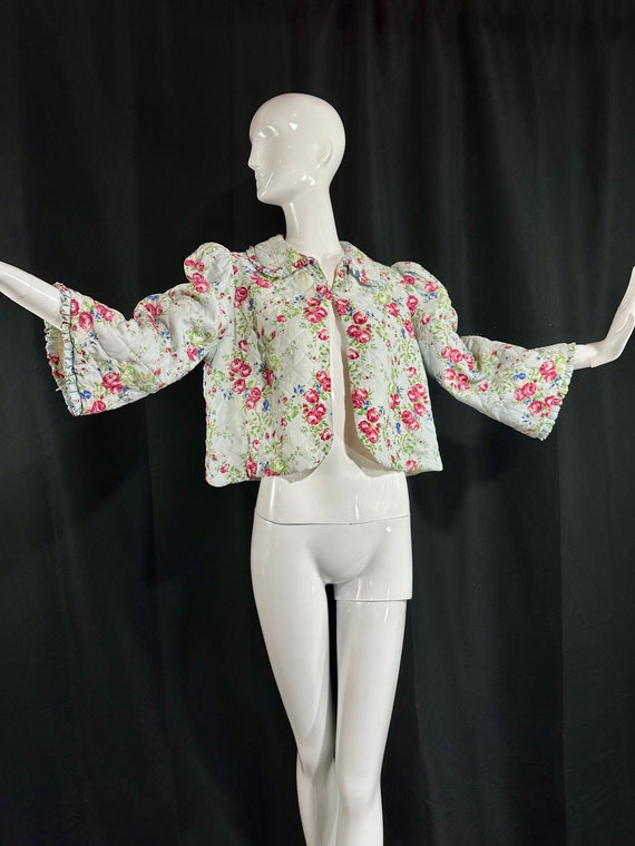 vintage 1930s bed jacket, blue rose print quilted… - image 1