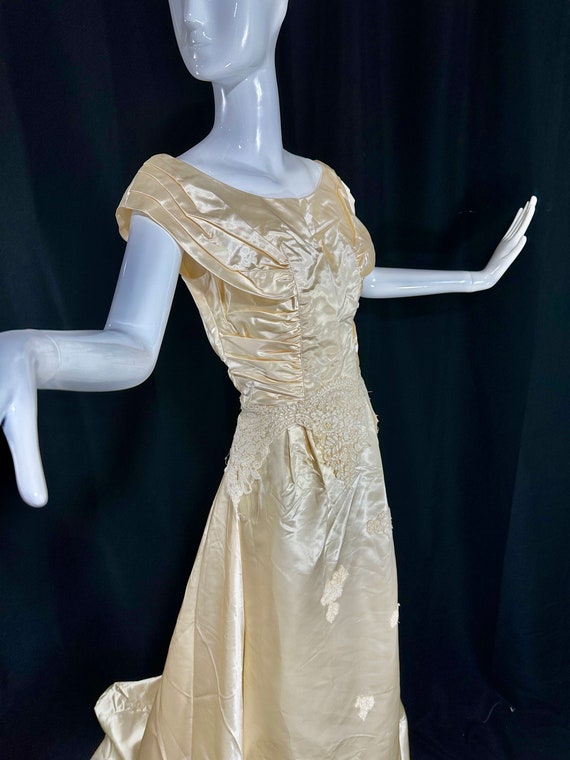 vintage 1940s wedding dress, Candlelight shiny si… - image 9