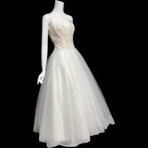 vintage tulle wedding dress, Custom Made 1950s style cupcake meringue bridal ball gown, strapless sweetheart neckline beaded bodice, 34 bust