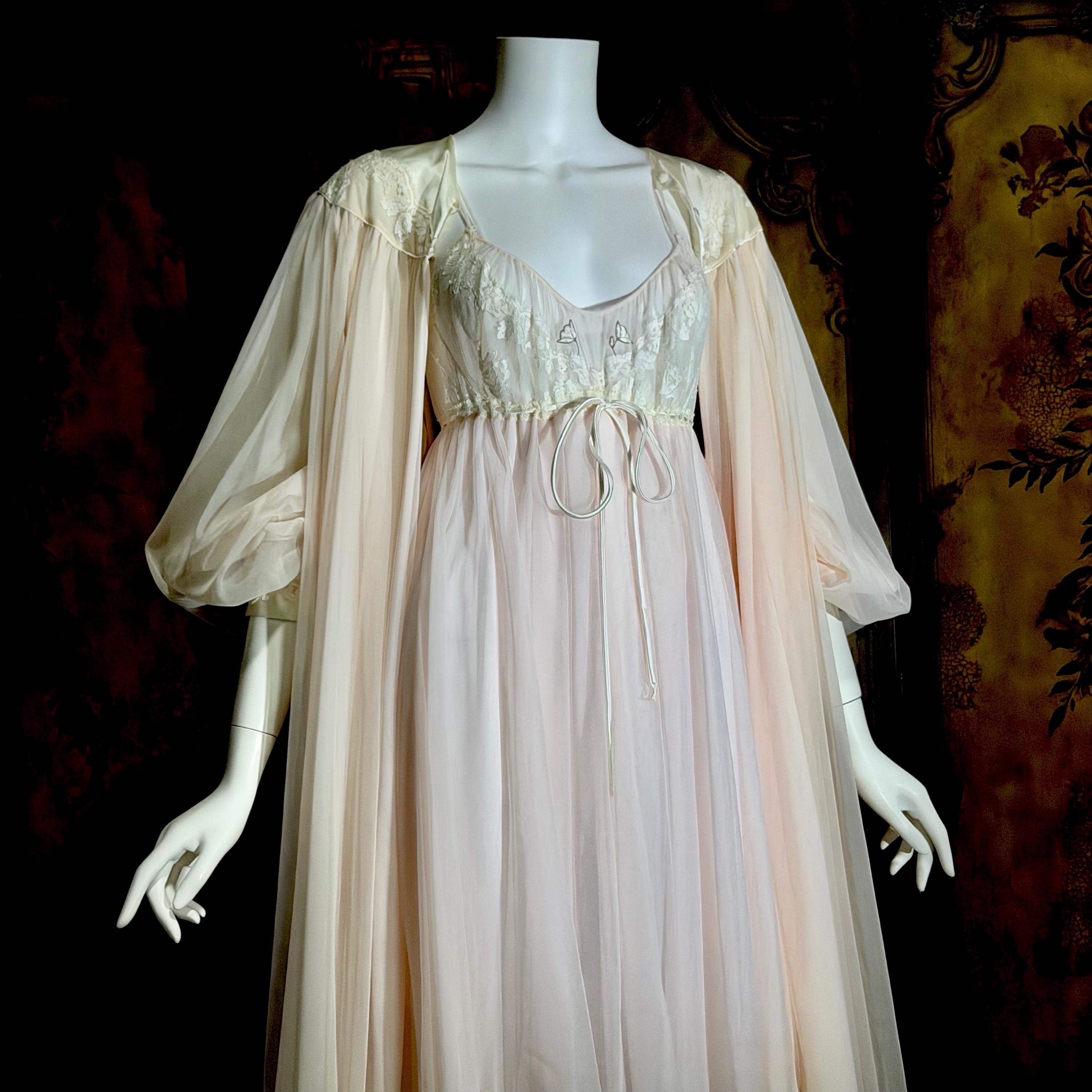 Vintage Dressing Gowns and Peignoirs - Etsy