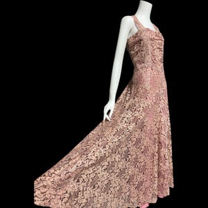 vintage 1930s evening dress, Dusty pink lace sheath gown, fully lined, medium