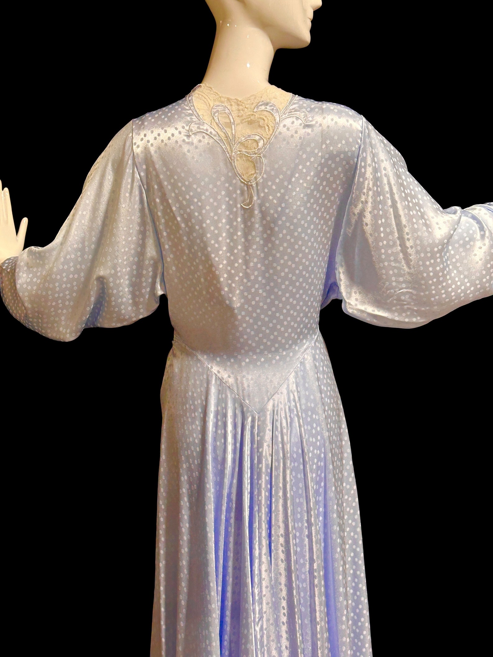 NATORI vintage 1980s dressing gown robe, shiny silver grey marabou feather trim peignoir housecoat