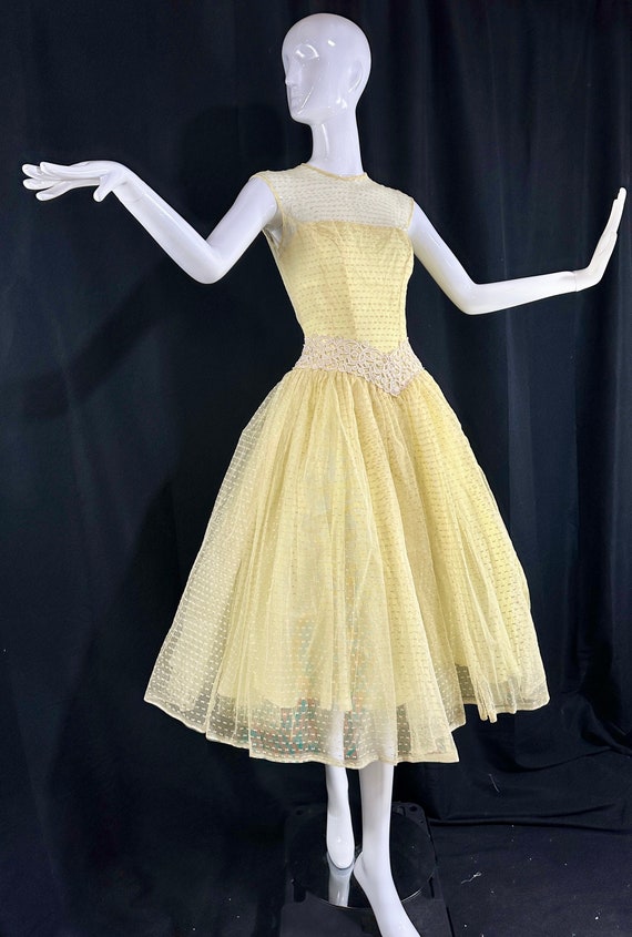 vintage 1950s prom dress, Sunny pale yellow swiss… - image 2