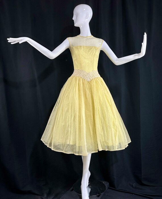 vintage 1950s prom dress, Sunny pale yellow swiss… - image 3