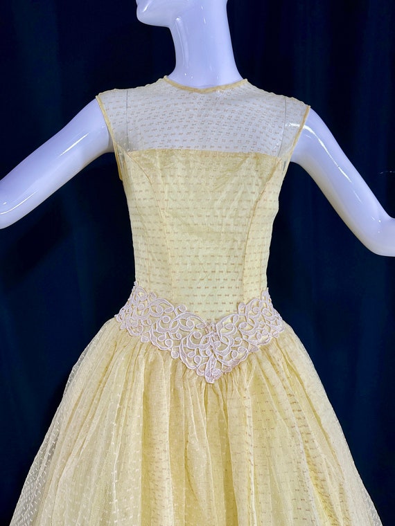 vintage 1950s prom dress, Sunny pale yellow swiss… - image 8