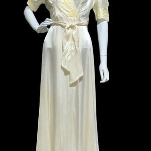 NATORI Saks, vintage dressing gown robe, 1980s Sheer white lace tie front house coat