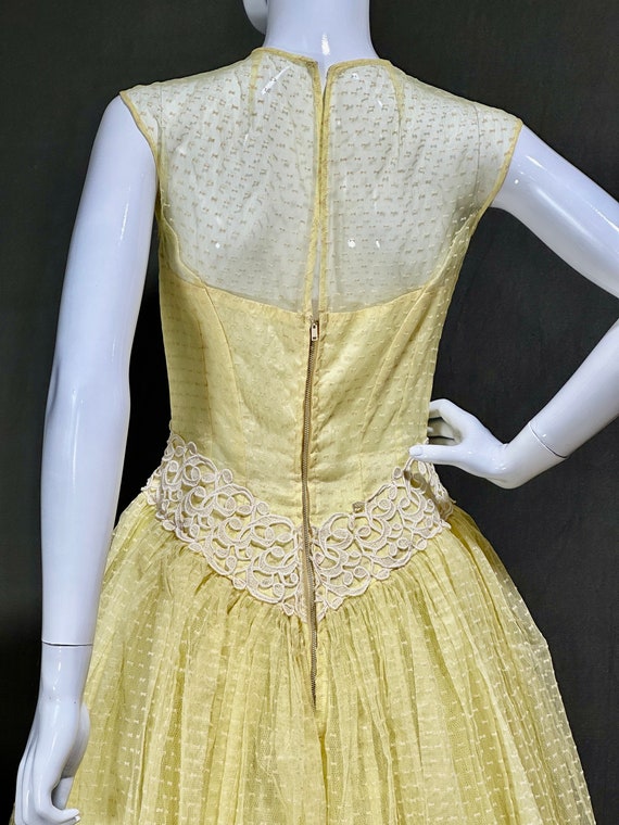 vintage 1950s prom dress, Sunny pale yellow swiss… - image 10