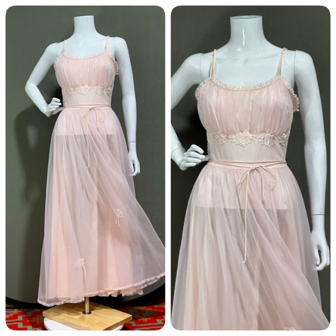MONTALDO'S, vintage 1950s nightgown, short creamy white Grecian Goddess night dress
