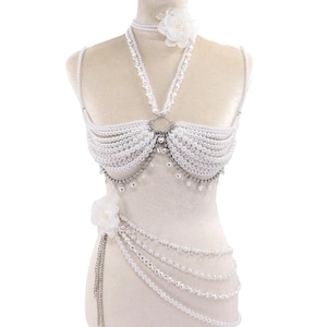 Soutien-gorge avec chaîne et perles en strass : Bijoux burlesque du festival Rave