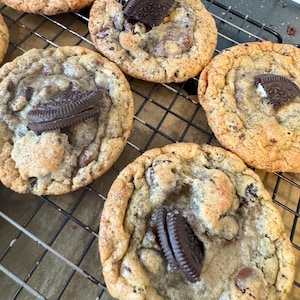 Oreo Cookie and Cream Cookies | Oreo Cookie Recipe, Gooey Cookie Recipe, Easy Cookie Recipe, Bakery Style Cookie, Chewy Cookie Recipe