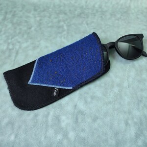 Étui à lunettes en laines bleue & noire image 1