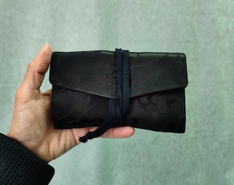 Pochette/blague à tabac en brocart satiné noir