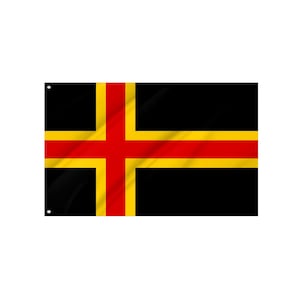 Könnte beinhalten: Eine schwarze Flagge mit einem roten Kreuz und einem gelben Rand. Das Kreuz erstreckt sich bis zu den Rändern der Flagge. Die Flagge hat eine leichte Welle, was auf Stoff hindeutet.