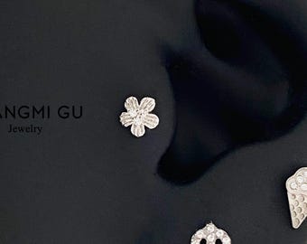 16G Vintage Flower Small Flat Back stud, Nose stud, Internally Threaded conch stud, Cartilage piercing, Helix earring, Tragus, Piercing