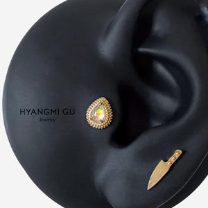 16G Titanium Vintage Opal Oval Internally Threaded Flat Back stud, Conch earring, Cartilage flat back, Helix stud, Tragus stud, Minimalist