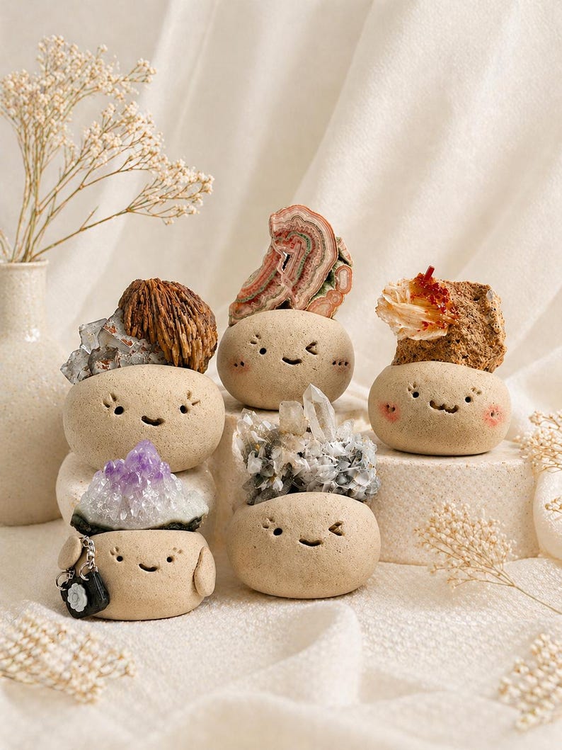 Rohkristallfiguren(4), lächelnde Steine, Schreibtisch-Haustier, Rohmineralien, Geoden, Kristallhandwerk, Kristallbohnen, Kristallhaustier, Kristalligel Bild 1