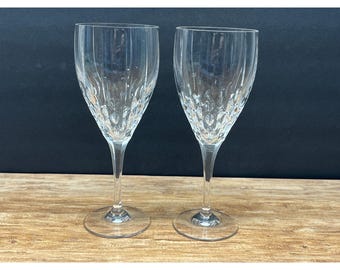 Juego de dos copas de vino de cristal Royal Doulton Destiny firmadas (2)