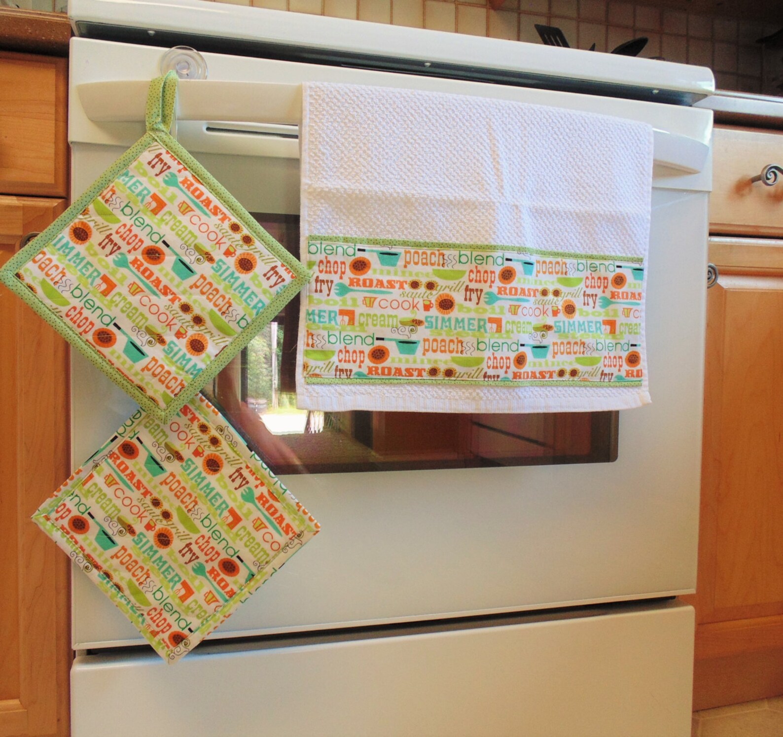 Kitchen Towel and Potholder Set Retro Kitchen Set Etsy