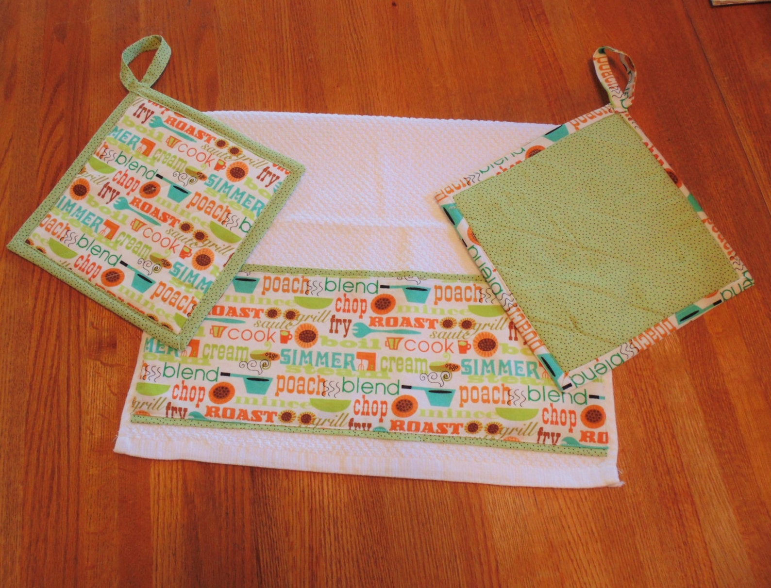 Kitchen Towel and Potholder Set Retro Kitchen Set Etsy