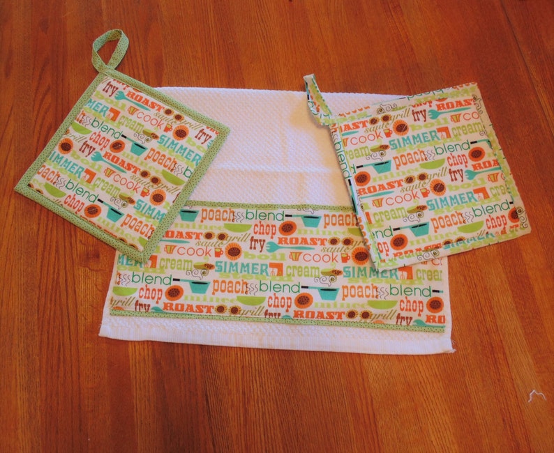 Kitchen Towel and Potholder Set Retro Kitchen Set Etsy
